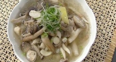 排毒菌菇煲 营养丰富 有排毒养颜的功效