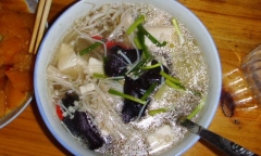 金针豆腐汤