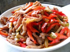 红椒炒肉的做法 此菜肉嫩鲜香