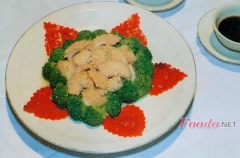 油爆肚花 的做法 具有质爽脆 味清鲜 色艳丽的特点
