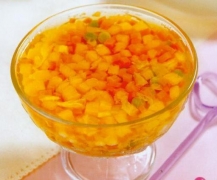 锦绣绿豆糖水 原料有去皮绿豆 红萝卜 芡实 青豆粒 香橙 椰汁