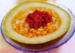 腰豆冬瓜盅 原料有红腰豆 嫩冬瓜 泡黄豆 红糖