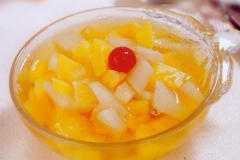 地黄炖双梨 原料有地黄 雪梨 凤梨 冰糖