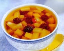 杨梅炖水梨 原料有杨梅 水梨 蜂蜜 淮山