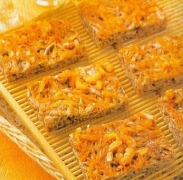 五香芋头丝 原料有芋头 胡萝卜 盐 砂糖 味精 五香粉 生粉 虾米