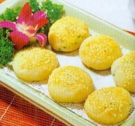 山东煎馅饼 原料有面粉 肥瘦猪肉 韭菜 生姜 花生米