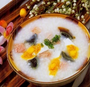牛奶花蟹粥 原料有白粥 花蟹 牛奶 姜丝 葱白
