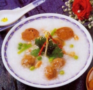 香干芹菜粥 原料有白粥 香干 芹菜 胡萝卜