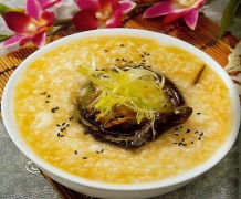 黄鳝粥 原料有东北大米 黄鳝 葱丝 黑芝麻