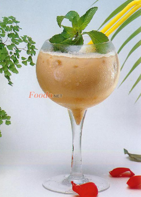 冰岛咖啡 原料有冰咖啡 鲜牛奶 香草冰淇淋 花生粉 兰姆酒