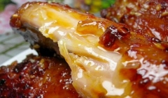 酱烤鸡翅 原料有鸡中翅 豆瓣酱