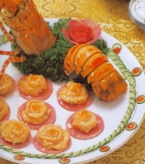 金龙赏花 原料有龙虾 三文鱼米 蟹子 生粉