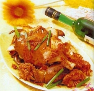 越式泡菜炒肉蟹 原料有肉蟹 泡菜 蒜茸芹菜段