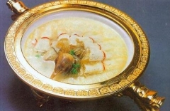 黄孝母鸡炖荪翅 原料有鸡 鱼翅 竹荪 鲜汤