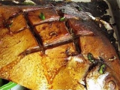 香烤平鱼 原料有平鱼 葱 姜