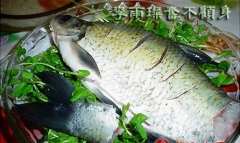 烤鱼-简单版 原料有武昌鱼 辣椒 花椒