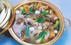 鸽吞翅 原料有乳鸽 水发鱼翅 鲜汤