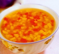 香萝地瓜露 原料有菠萝 地瓜 红萝卜 白糖 湿生粉