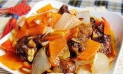 京都排骨 原料有猪肉精排骨 胡萝卜 洋葱